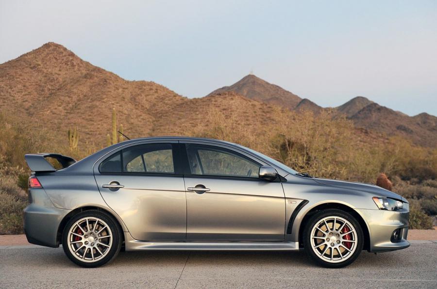  Mitsubishi Lancer Evolution X GSR 2013 года  (фото 10 из 43)